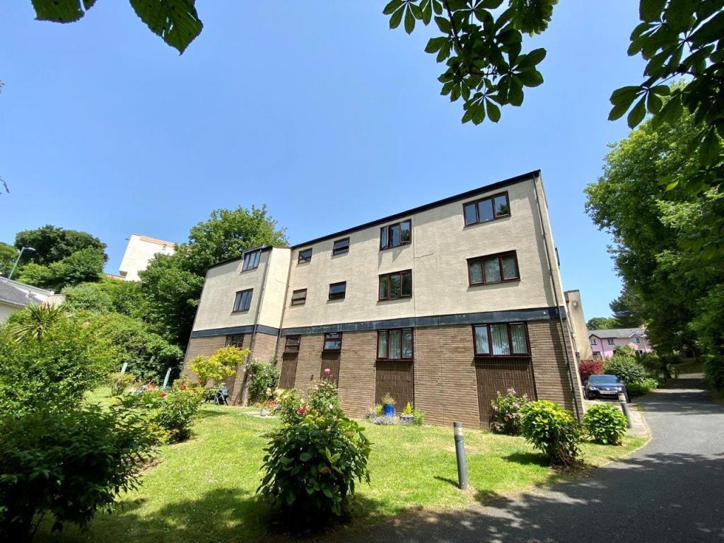 Shirley Court, Torwood Gardens Road... 3 bed flat £210,000