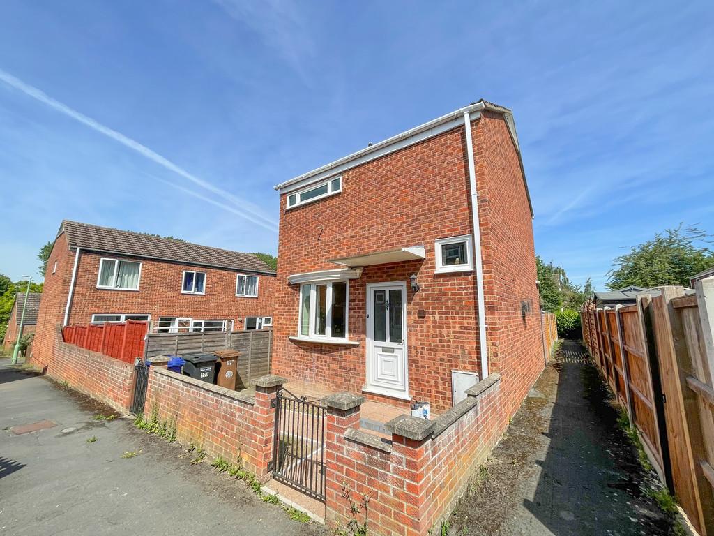 Hethersett Close, Newmarket 2 bed detached house £900 pcm (£208 pw)