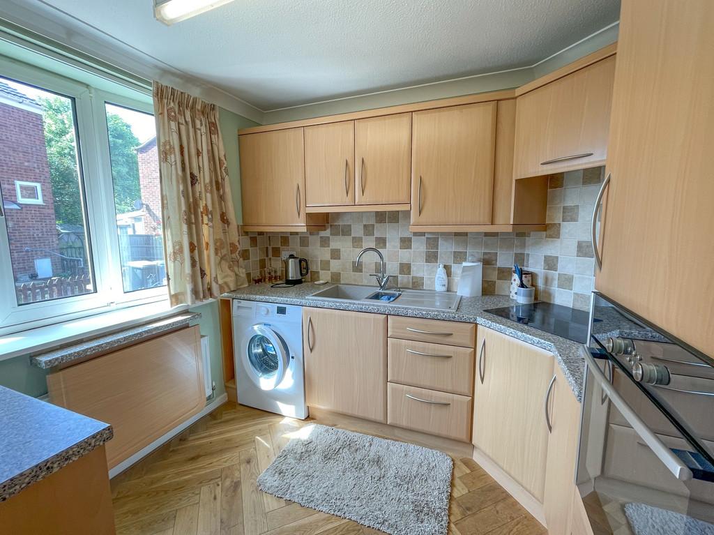 Hethersett Close, Newmarket 2 bed detached house £900 pcm (£208 pw)