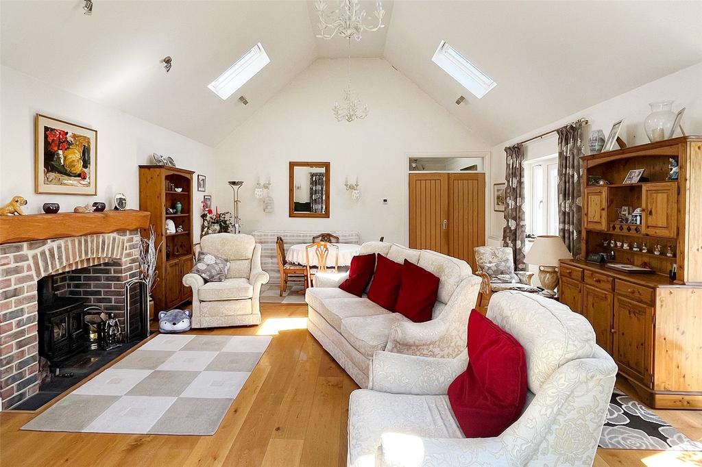 Cissbury Road, Ferring, Worthing, West Sussex 3 bed detached house £