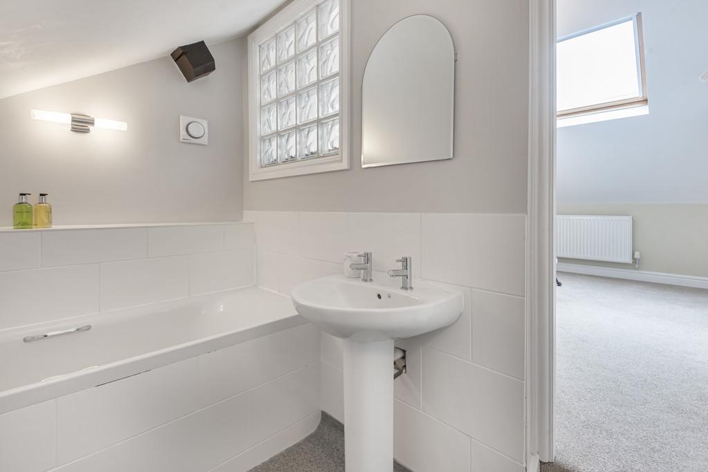 En-Suite Bathroom to Bedroom 3