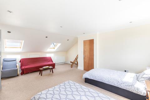2 bedroom flat for sale - Elliott Road, Thornton Heath