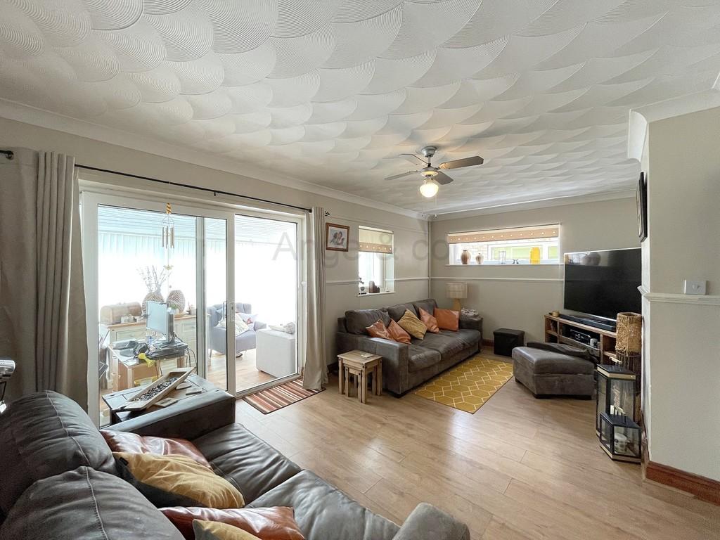 Glebe View, Beccles 4 bed semidetached house £280,000