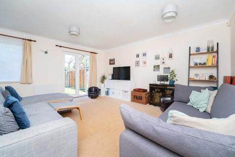 10 Billets Hart Close, London, W7 2PY