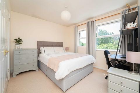 10 Billets Hart Close, London, W7 2PY