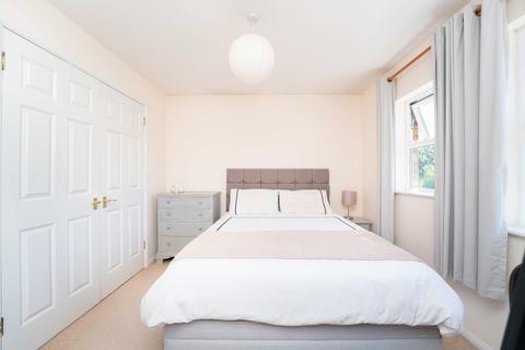10 Billets Hart Close, London, W7 2PY