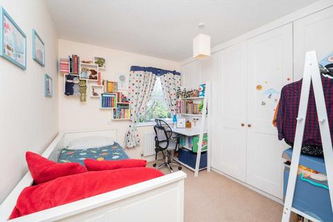 10 Billets Hart Close, London, W7 2PY