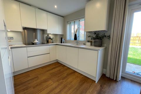 3 bedroom end of terrace house for sale - West Street, Upton, Northampton