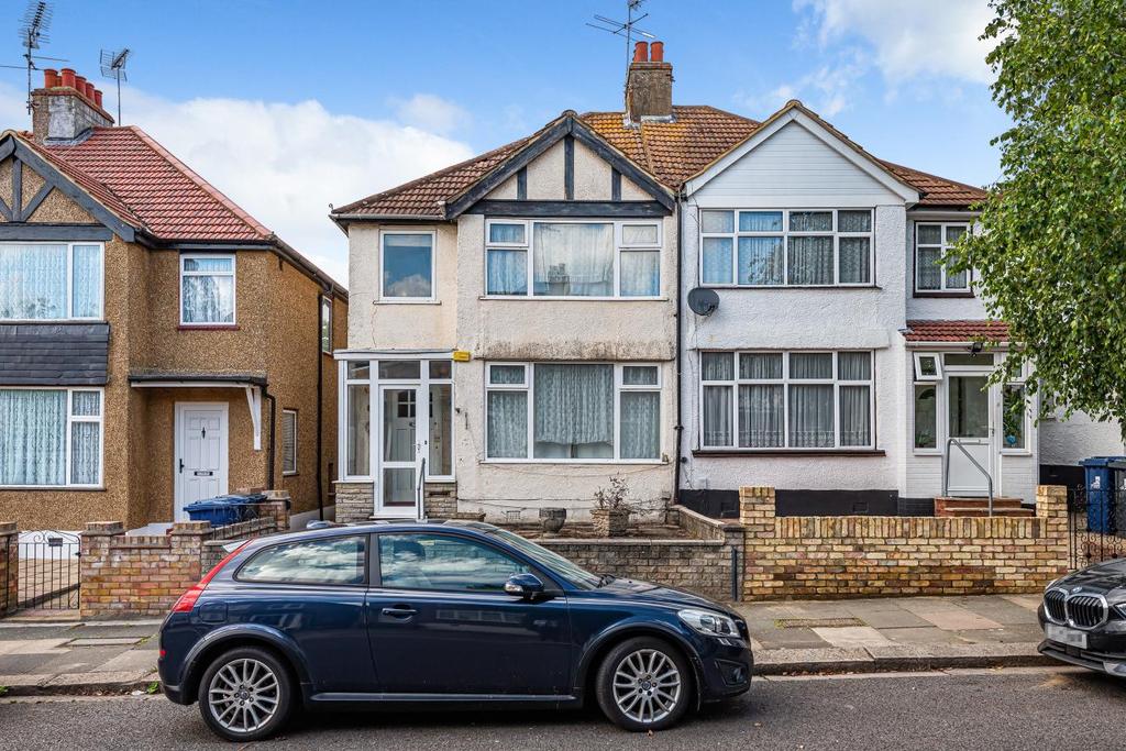 Beechmount Avenue, Hanwell 3 bed semidetached house for sale £600,000