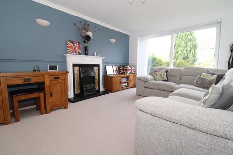 13 Denton Close, Kenilworth, CV8 1BJ