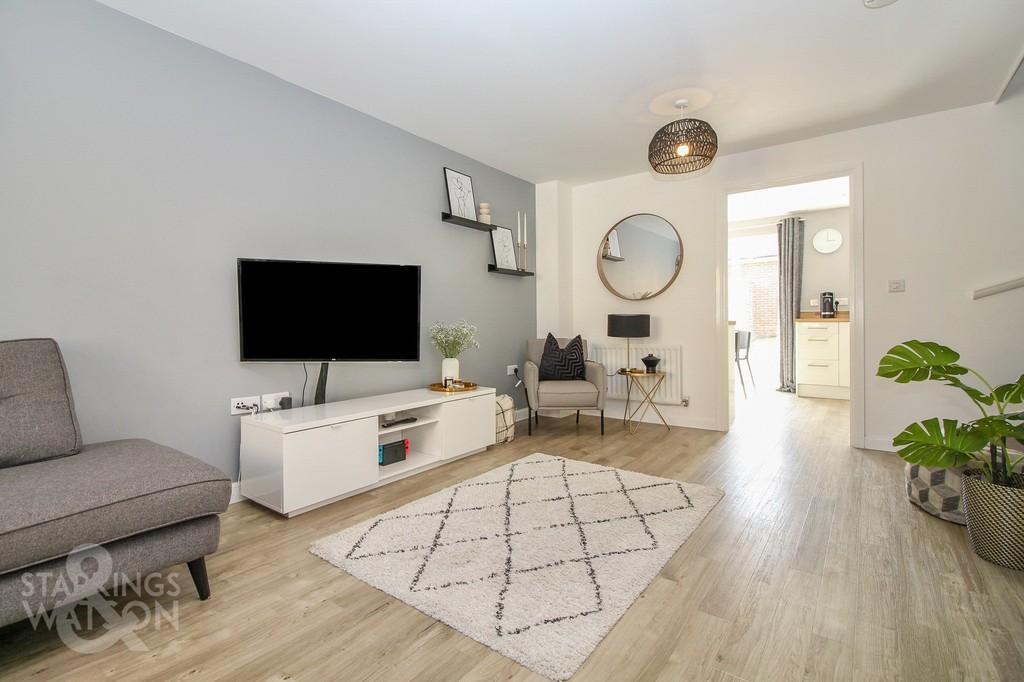 Peacock Grove, Queens Hill, Norwich 3 bed terraced house £240,000