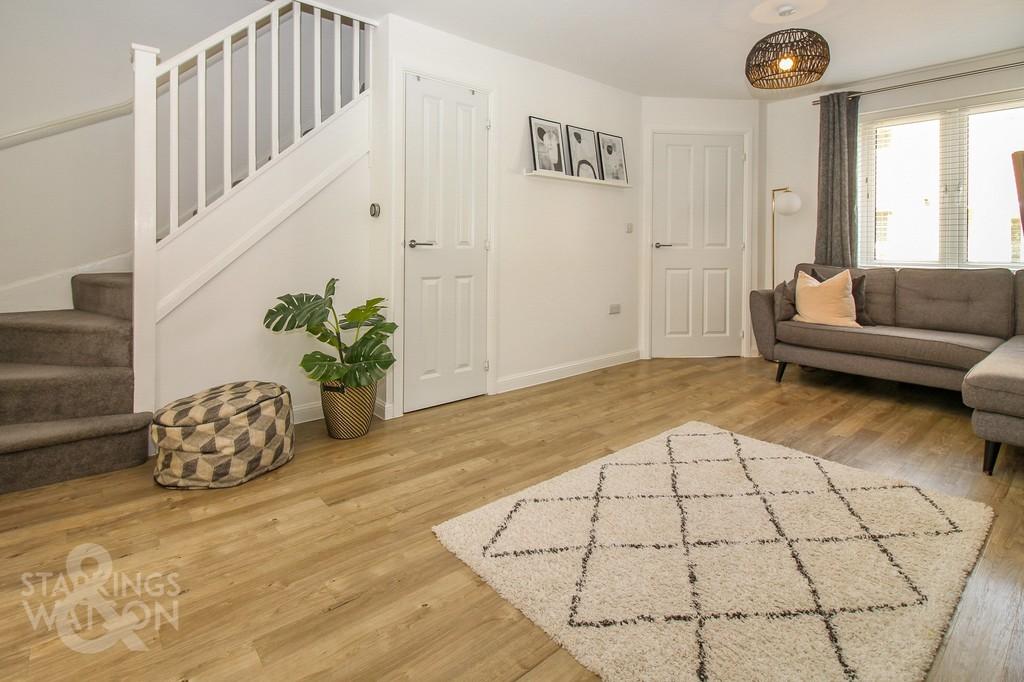 Peacock Grove, Queens Hill, Norwich 3 bed terraced house £240,000