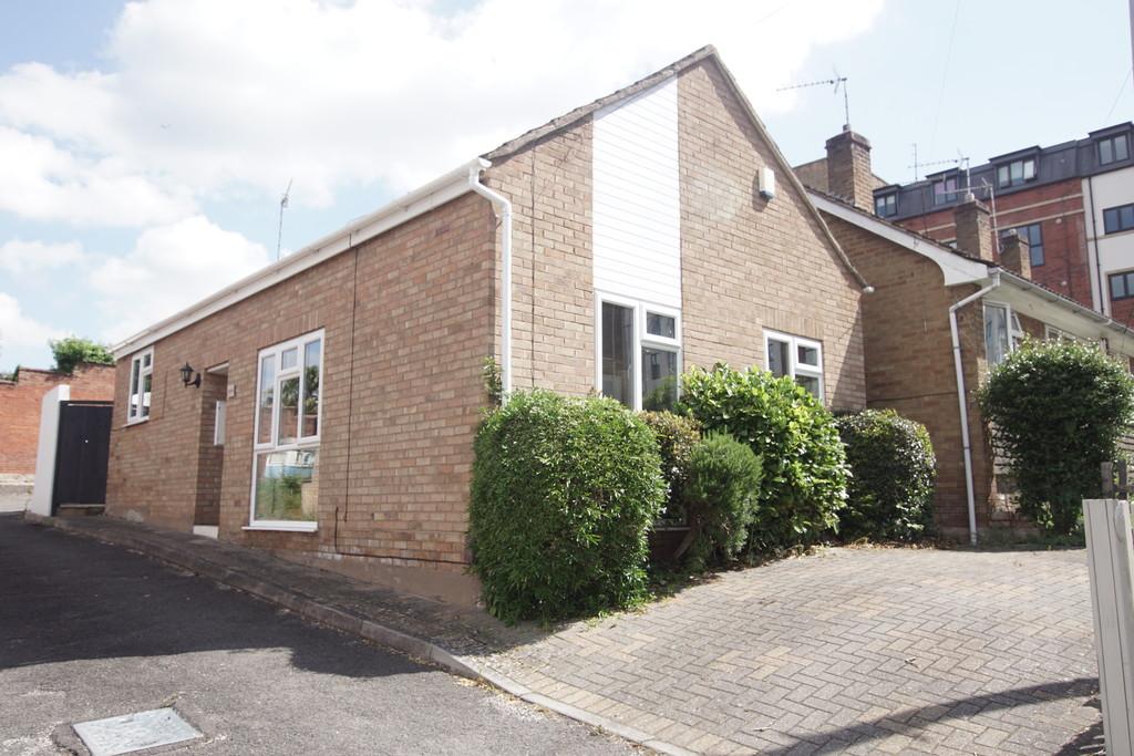 Linen Street, Warwick 2 bed detached bungalow £285,000