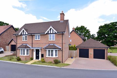 26 Bramley Vale, Cranleigh, GU6 7FY
