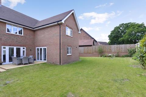 26 Bramley Vale, Cranleigh, GU6 7FY