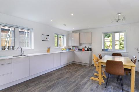 26 Bramley Vale, Cranleigh, GU6 7FY