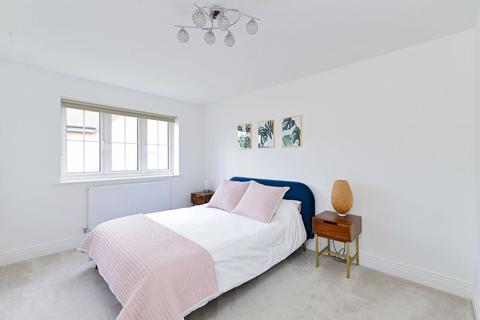 26 Bramley Vale, Cranleigh, GU6 7FY
