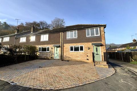 3 bedroom terraced house to rent, Hoe Lane, Hascombe