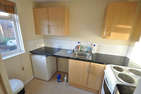 Studio to rent, Rodbourne Road, Swindon, SN2