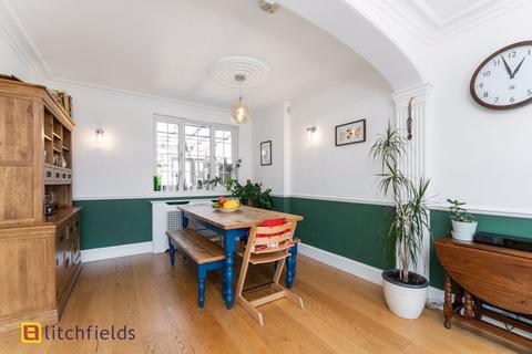 51a The Market Place, London, NW11 6JT