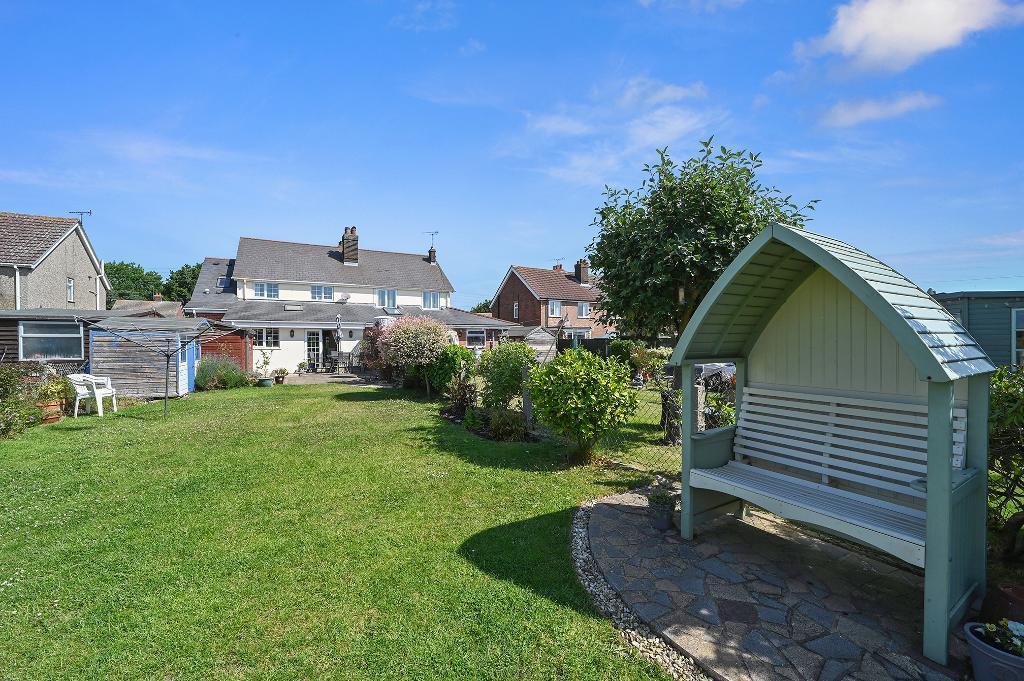Long Road, Lawford, Manningtree, Essex, CO11 2HS 4 bed semidetached