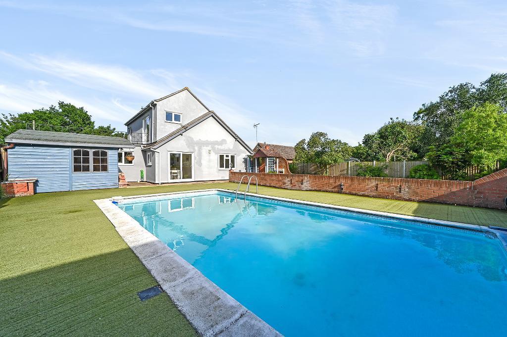 Alton Hall Lane, Stutton, Suffolk... 4 bed detached house £660,000