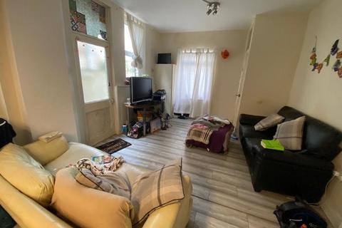 2 bedroom flat to rent, Claude Place, Roath, Cardiff