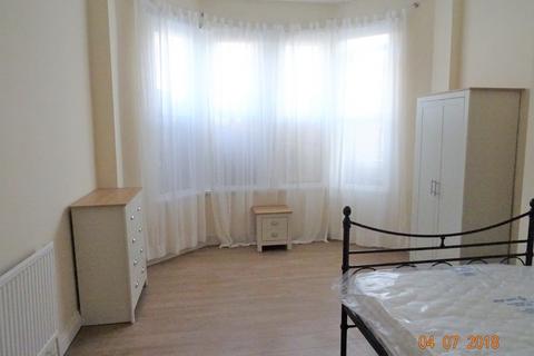2 bedroom flat to rent, Claude Place, Roath, Cardiff