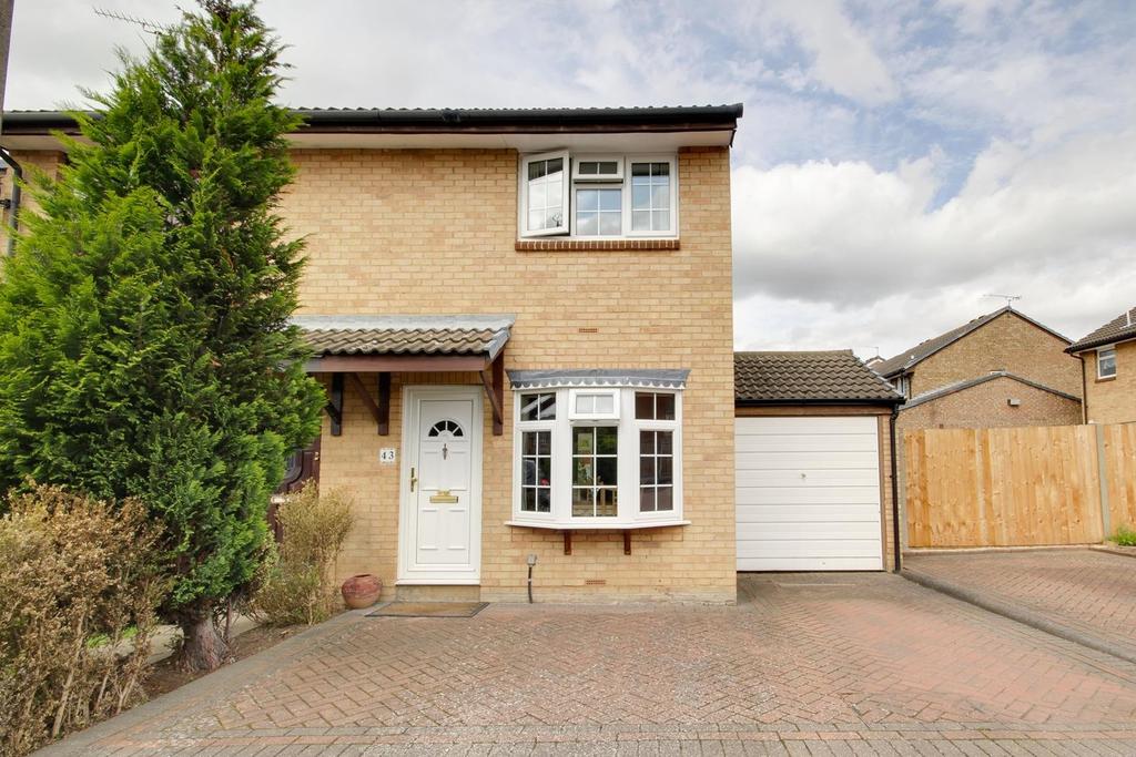 Juniper Way, Harold Wood, RM3 2 bed semidetached house for sale £425,000