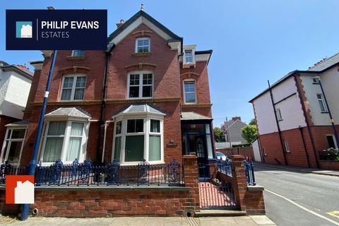 5 bedroom end of terrace house for sale - Elm Tree Avenue, Aberystwyth SY23