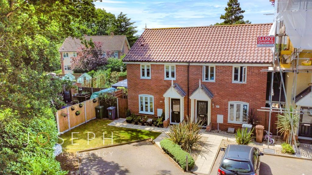 Beechwood Drive, Ipswich, IP3 2 bed semidetached house £350,000
