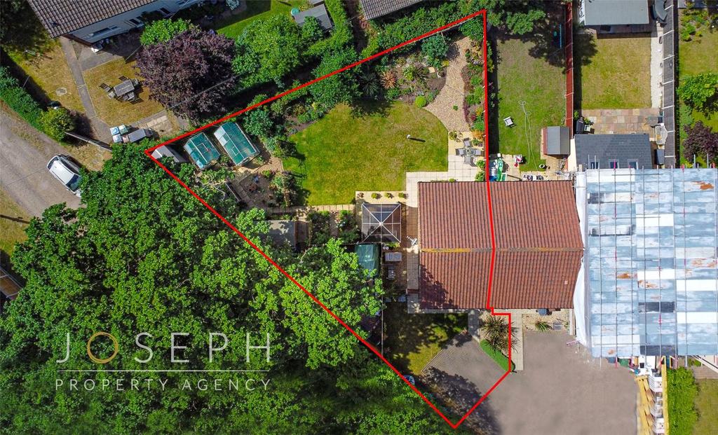 Beechwood Drive, Ipswich, IP3 2 bed semidetached house £350,000