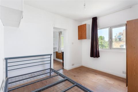 Studio to rent, King Henrys Walk, London, N1