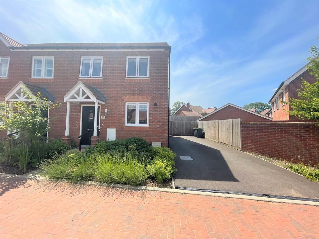 Perch Mews, Biddenham, Bedford, MK40 3 bed semidetached house £192,500