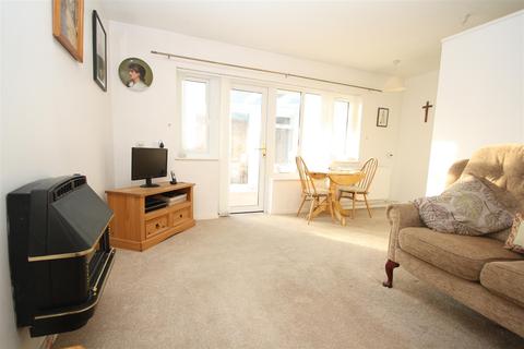 2 bedroom bungalow for sale - Knowles Green, Bletchley, Milton Keynes