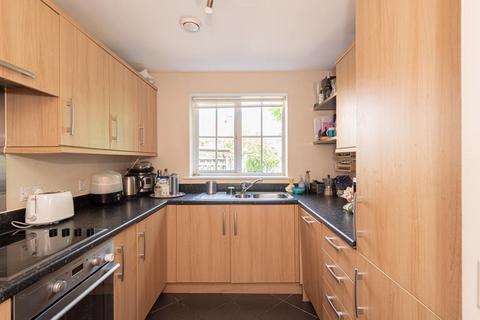 66 Cuddington Avenue, Worcester Park, KT4 7DB