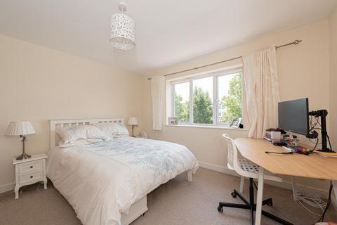 66 Cuddington Avenue, Worcester Park, KT4 7DB