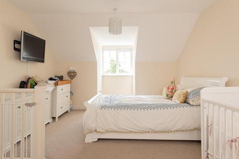 66 Cuddington Avenue, Worcester Park, KT4 7DB