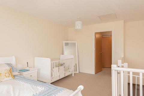 66 Cuddington Avenue, Worcester Park, KT4 7DB
