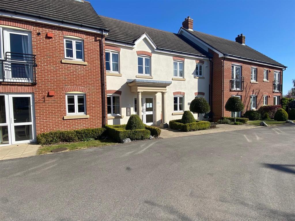 New Hall Lodge, Sutton Coldfield... 1 bed house £725 pcm (£167 pw)