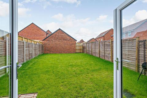 8 Wakelin Way, Lichfield, WS13 6UG