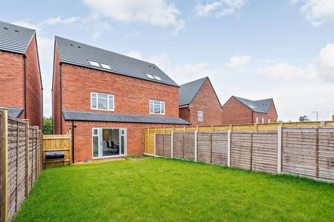 8 Wakelin Way, Lichfield, WS13 6UG