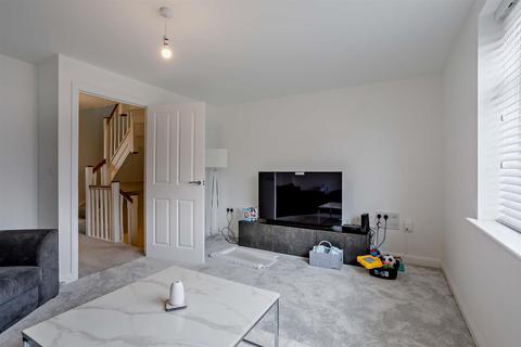 8 Wakelin Way, Lichfield, WS13 6UG