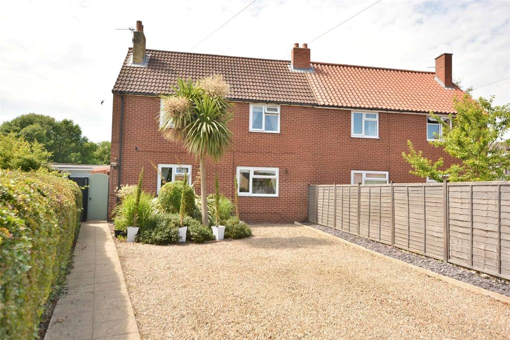 Abbotts Close, Aberford, Leeds, West Yorkshire 3 bed semidetached