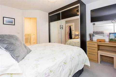 2 bedroom flat for sale - Hampton Court, 55 Marsh Lane, Hampton-in-Arden, Solihull