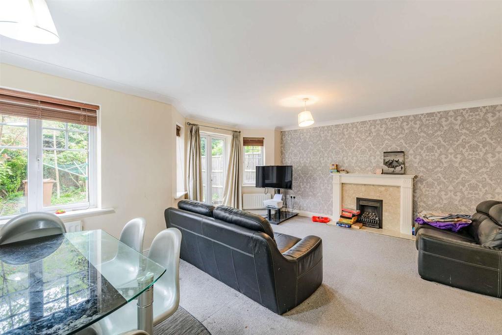 Harrington Walk, Lichfield, Staffs, WS13 7UY 5 bed townhouse for sale