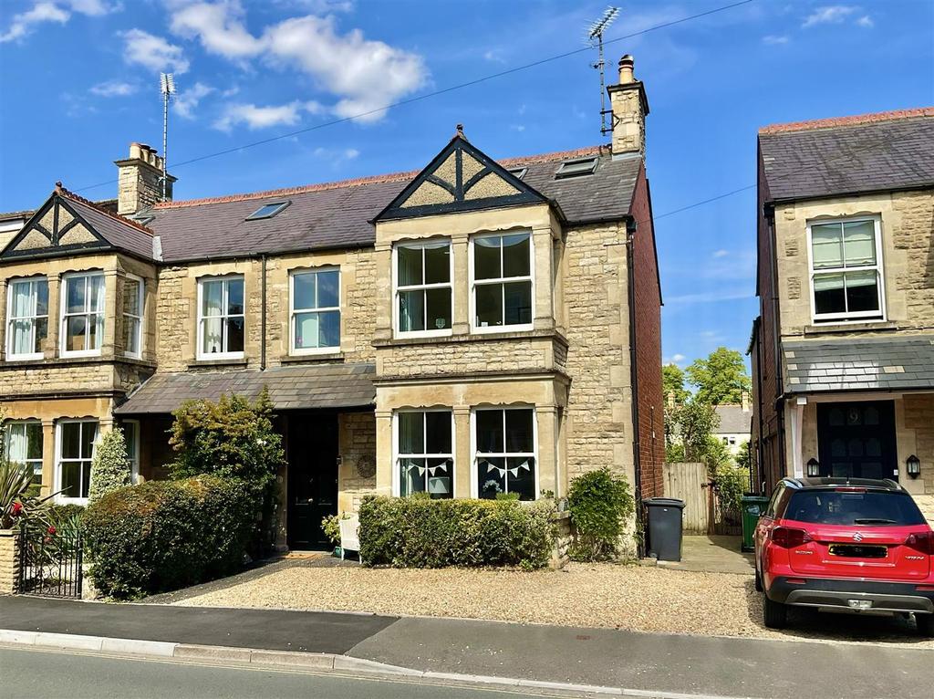Victoria Road, Cirencester 4 bed semidetached house £825,000