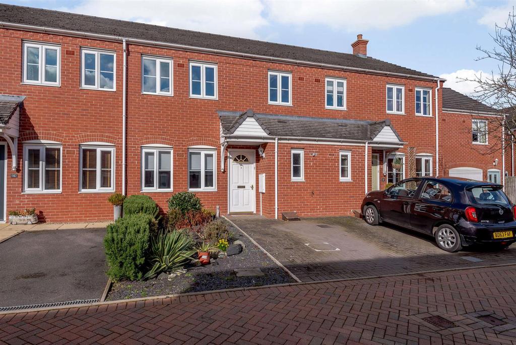Sanders Way, Lichfield, WS14 9AD 3 bed terraced house £300,000