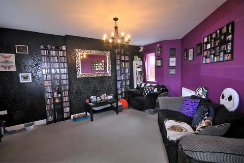 60 Croft Close, Two Gates, Tamworth, B77 1BF