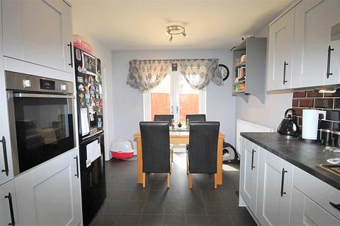 60 Croft Close, Two Gates, Tamworth, B77 1BF